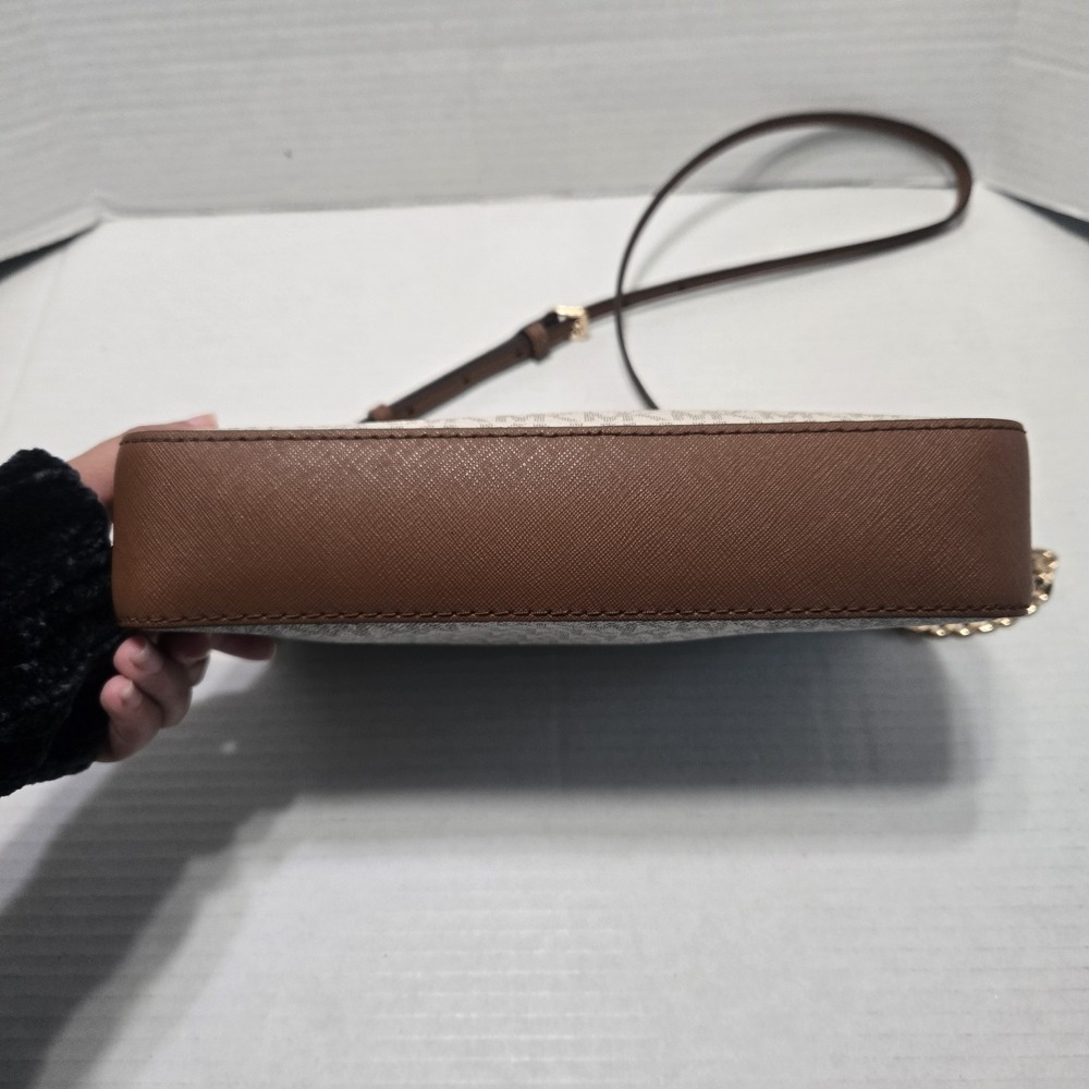 MICHAEL KORS Jet Set Large EW Crossbody Bag Vanilla Brown MK Signature Gold - Picture 6 of 9